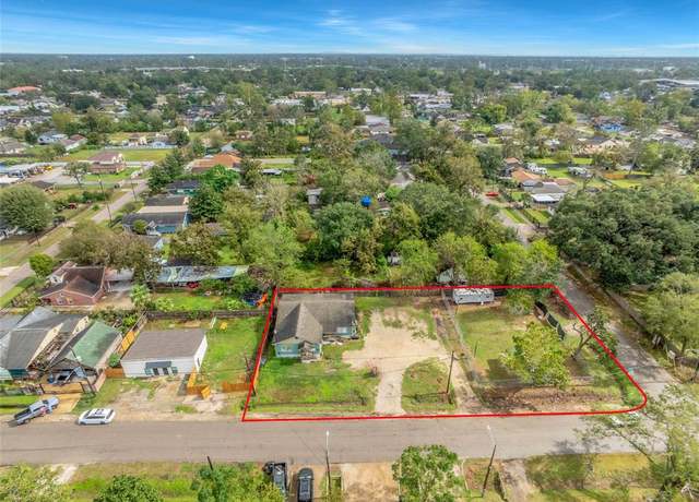 Property at 7206 Helmers St Unit A, Houston, TX 77022, 6 beds, 1 bath