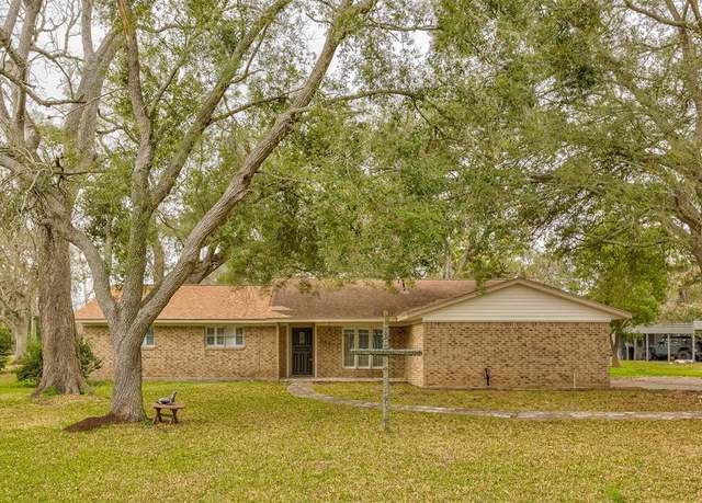 Property at 111 Sleepy Hollow Dr, Lake Jackson, TX 77566, 3 beds, 2 baths