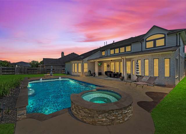 Property at 27710 Bering Crossing Dr, Katy, TX 77494, 5 beds, 4.5 baths