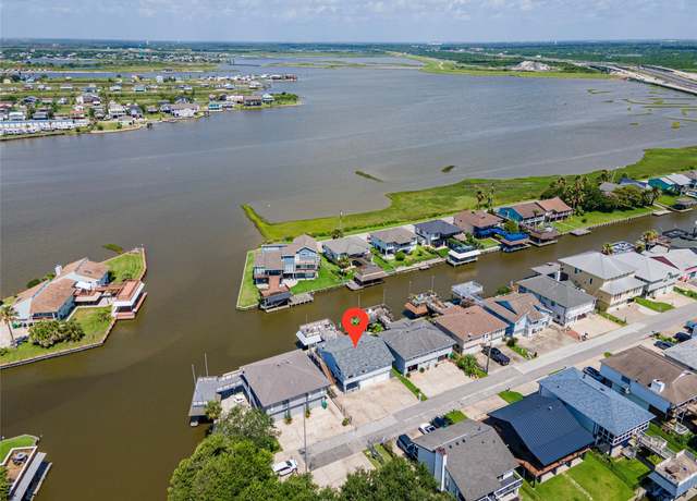 Property at 20 N Flamingo St, Hitchcock, TX 77568, 2 beds, 3 baths