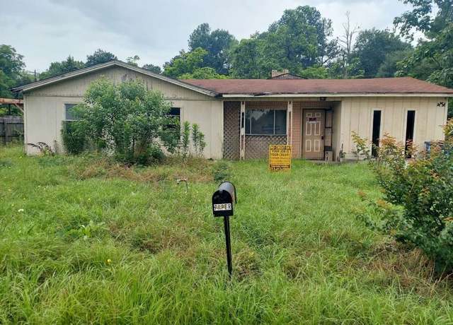 Property at 302 Greggory Ln, Gladewater, TX 75647, 4 beds, 2 baths
