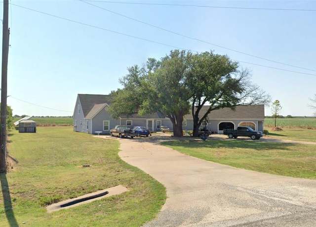 Property at 2002 Fm 369 S, Iowa Park, TX 76367, 4 beds, 4.5 baths