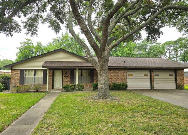 Property at 1205 Appling St, El Campo, TX 77437, 3 beds, 2 baths