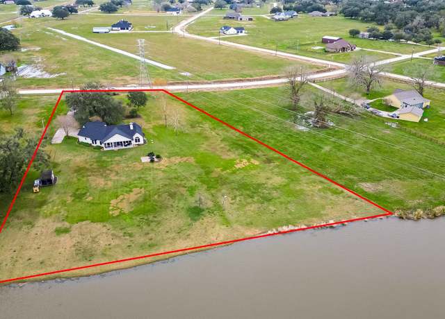 Property at 638 Winchester Trl, Angleton, TX 77515, 3 beds, 2.5 baths