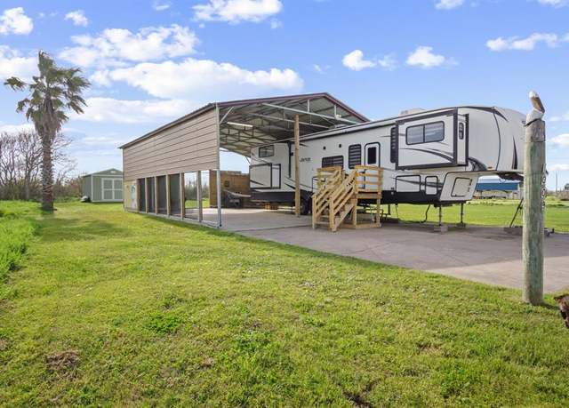 Property at 1009 Head Hunter Dr, Gilchrist, TX 77617