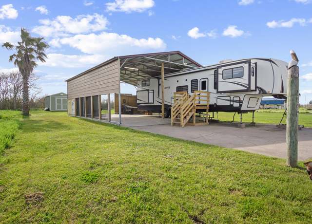 Property at 1009 Head Hunter Dr, Gilchrist, TX 77617