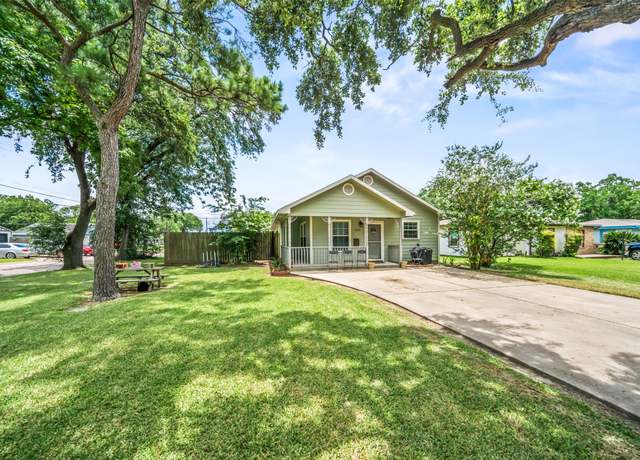 Property at 1501 1st Ave N, Texas City, TX 77590, 3 beds, 2 baths