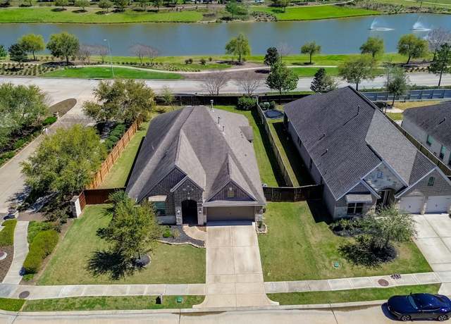 Property at 9803 Faulkner Trl, Rosharon, TX 77583, 4 beds, 3 baths