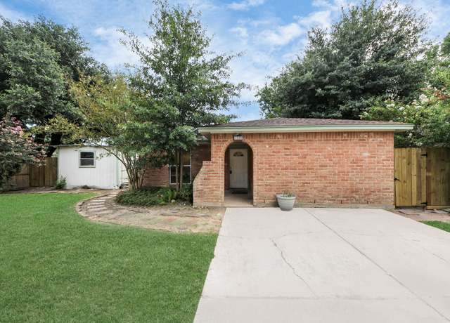 Property at 1015 Stoneleigh Ct, Tomball, TX 77375, 3 beds, 2 baths