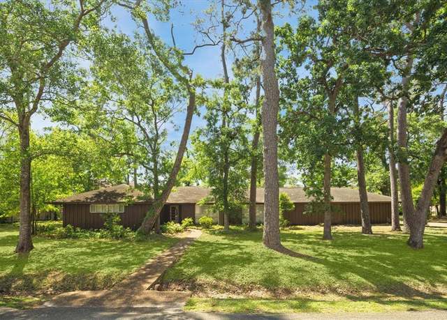 Property at 3 Valley Forge Dr, Bunker Hill Village, TX 77024, 4 beds, 2.5 baths