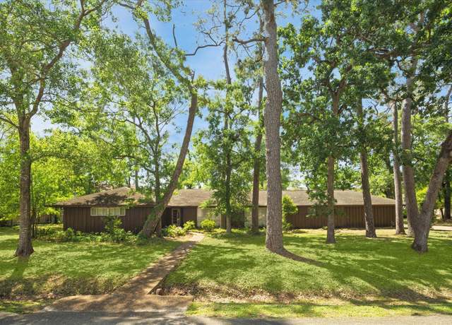 Property at 3 Valley Forge Dr, Bunker Hill Village, TX 77024, 4 beds, 2.5 baths
