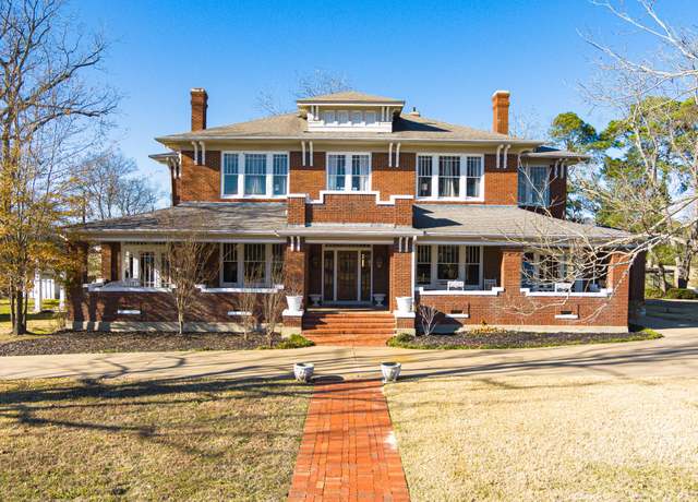 Property at 1008 San Antonio Rd, Crockett, TX 75835, 4 beds, 3 baths