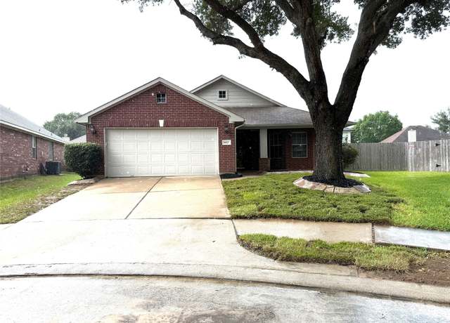 Property at 10527 Friars Hl, Houston, TX 77070, 3 beds, 2 baths