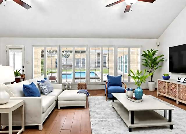 Property at 2618 Fontana Dr, Houston, TX 77043, 4 beds, 2.5 baths