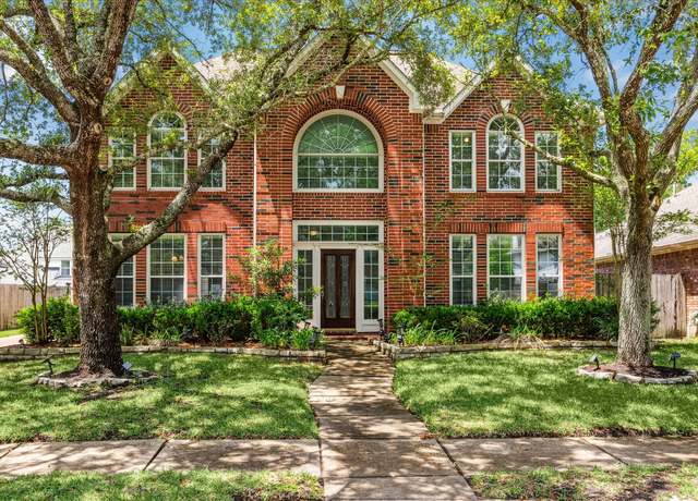 Property at 2534 Princeton Dr, Pearland, TX 77584, 4 beds, 2.5 baths