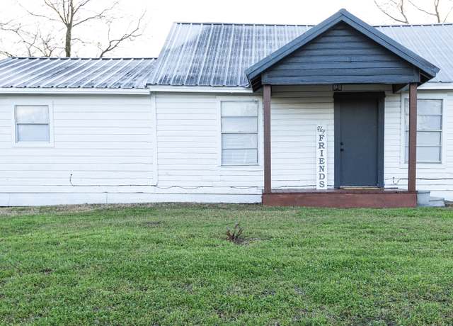Property at 608 E Navasota St, Groesbeck, TX 76642, 3 beds, 1 bath