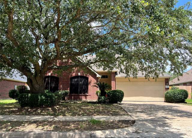 Property at 6010 Forest Plaza Ct, Houston, TX 77066, 4 beds, 2 baths