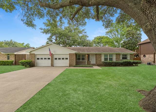 Property at 808 Riverside Dr, Alvin, TX 77511, 3 beds, 2 baths