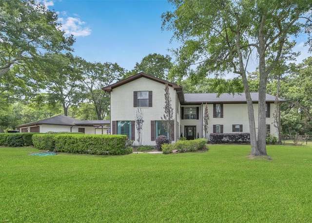 Property at 17691 Rogers Rd, New Waverly, TX 77358, 6 beds, 5.5 baths