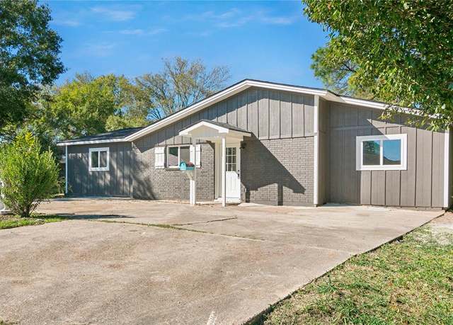 Property at 2626 Staton Ln, Port Neches, TX 77651, 3 beds, 2 baths