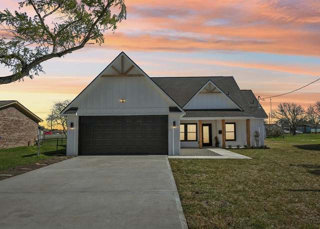 Property at 4326 Mallard Dr, Baytown, TX 77523, 3 beds, 2 baths