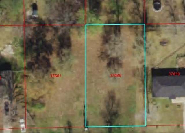 Property at 128 Town And Country Dr, Huntsville, TX 77320