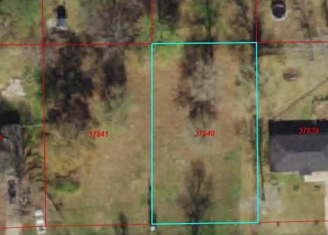 Property at 128 Town And Country Dr, Huntsville, TX 77320