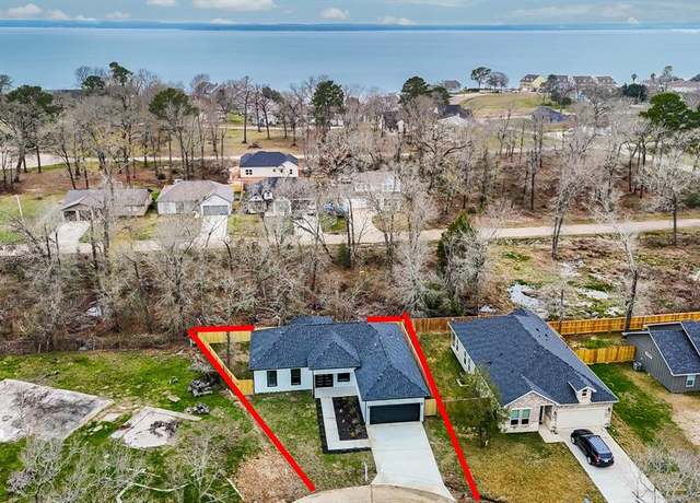 Property at 340 Bending Oaks Ln, Livingston, TX 77351, 3 beds, 2 baths