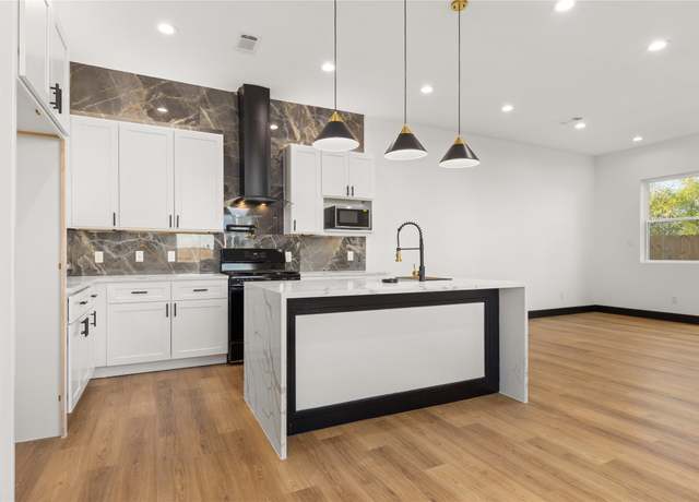 Property at 4437 Gunter St, Houston, TX 77020, 3 beds, 2.5 baths