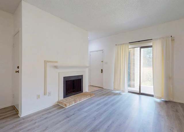 Property at 7031 N Holiday Dr, Galveston, TX 77550, 2 beds, 1 bath