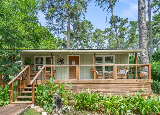 Property at 11045 Woodview Dr, Conroe, TX 77303, 3 beds, 1 bath
