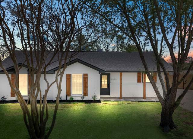 Property at 1839 Elmwood Ave, La Porte, TX 77571, 4 beds, 2 baths