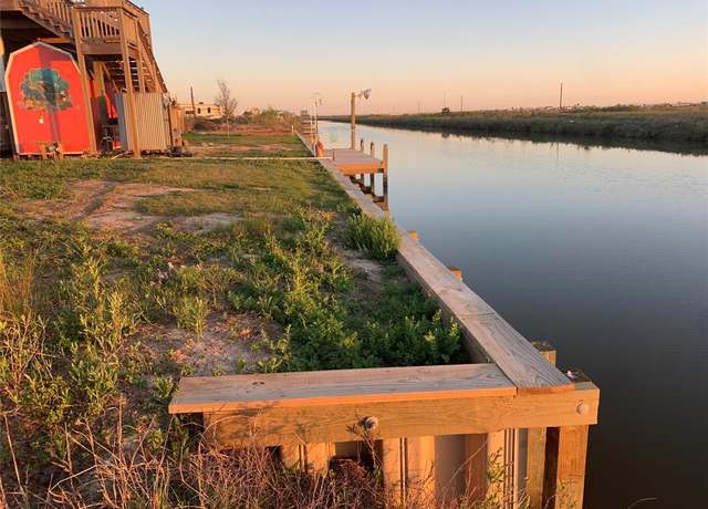 Property at 283 Mariner St, Sargent, TX 77414