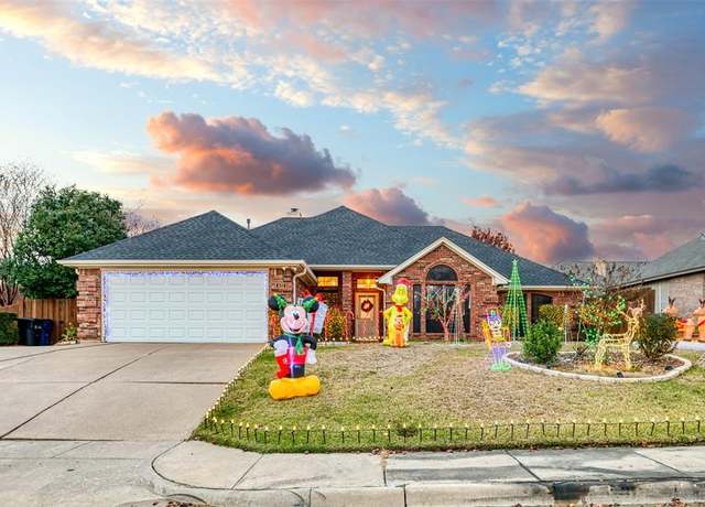 Property at 432 Shelby Dr, Burleson, TX 76028, 3 beds, 2 baths