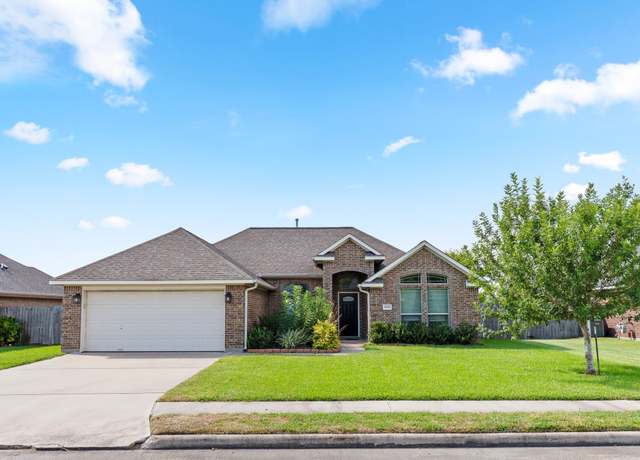 Property at 3221 El Camino St, Bay City, TX 77414, 3 beds, 2 baths