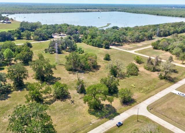 Property at 130 Horse Shoe Trl, Angleton, TX 77515