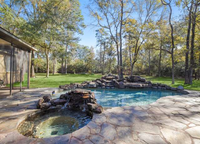 Property at 5 Oak Crest Cir, Magnolia, TX 77354, 4 beds, 4.5 baths
