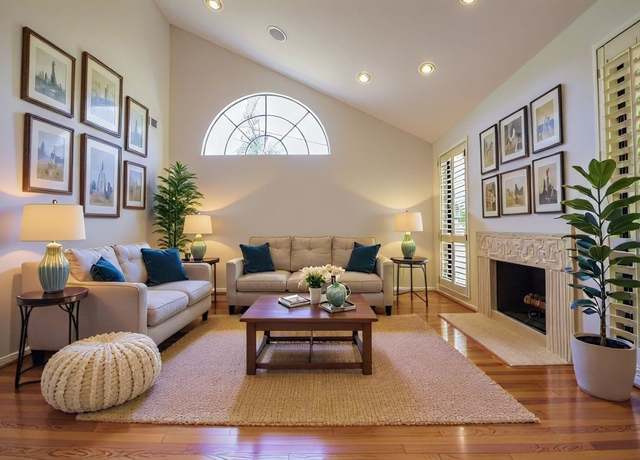 Property at 5088 Augusta St, Houston, TX 77007, 2 beds, 2.5 baths