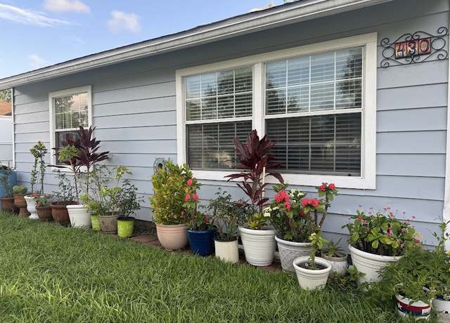 Property at 430 Center Way St, Lake Jackson, TX 77566, 4 beds, 2 baths