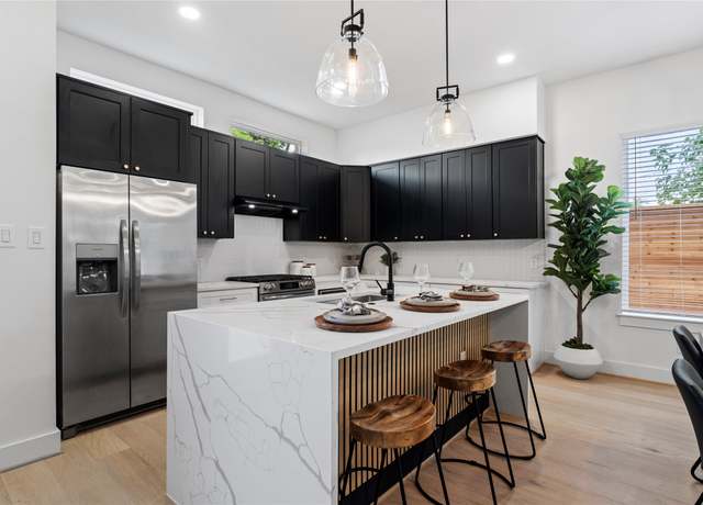 Property at 4110 Cortlandt St, Houston, TX 77018, 3 beds, 2.5 baths