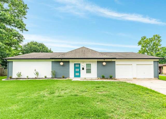 Property at 326 Linden Ln, Lake Jackson, TX 77566, 5 beds, 3 baths