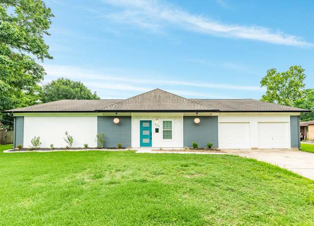 Property at 326 Linden Ln, Lake Jackson, TX 77566, 5 beds, 3 baths