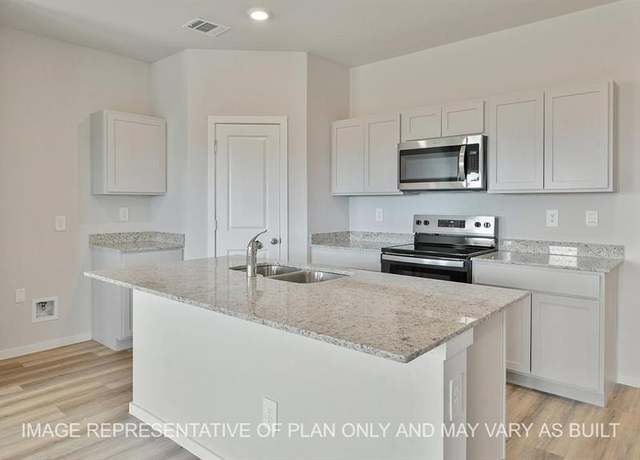 Property at 5405 Smith Lake Blvd, Bryan, TX 77807, 4 beds, 3 baths