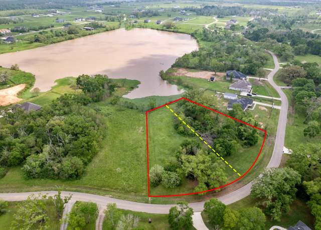 Property at 21702 Chenango Lake Dr, Angleton, TX 77515