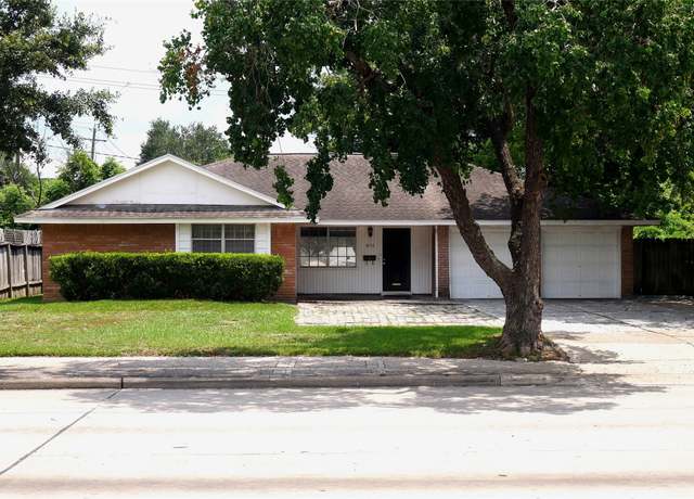 Property at 8711 Bellaire Blvd, Houston, TX 77036, 4 beds, 2 baths