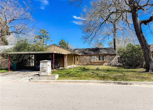 Property at 2408 N Thompson St, Conroe, TX 77303, 3 beds, 2 baths