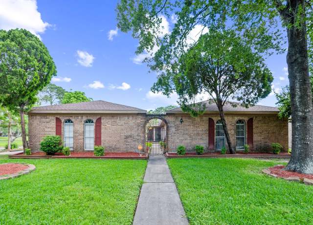 Property at 16022 Cavendish Dr, Houston, TX 77059, 3 beds, 2 baths