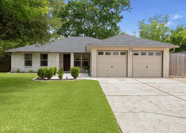 Property at 1018 W Castlewood Ave, Friendswood, TX 77546, 3 beds, 2 baths