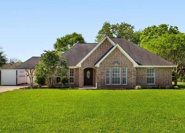 Property at 219 Oaks Grande Dr, Baytown, TX 77523, 3 beds, 2 baths