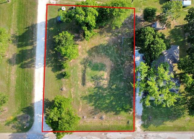 Property at 5907 Guyler St, Wallis, TX 77485